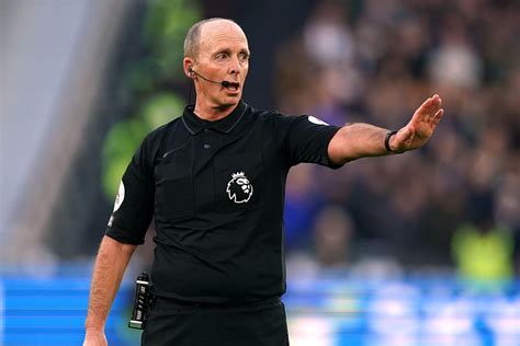 Mike Dean To Leave Referees Body Pgmol This Summer