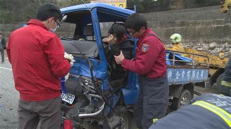 苗栗小貨車、休旅車對撞 2車頭全毀3人輕重傷 社會 中時