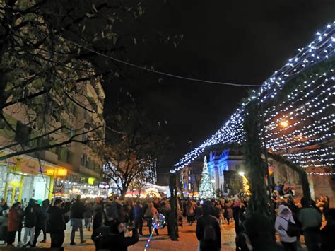 Feerie N Centrul Pite Tiului A Fost Aprins Iluminatul Festiv Ziarul Top