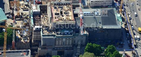 Berlin von oben Umbau und Sanierung des Gebäudes der Staatsoper Unter