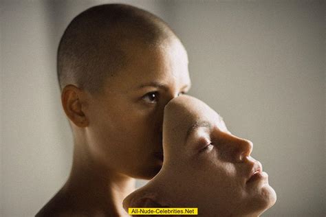 Marisa Papen Fully Nude Posing Photos