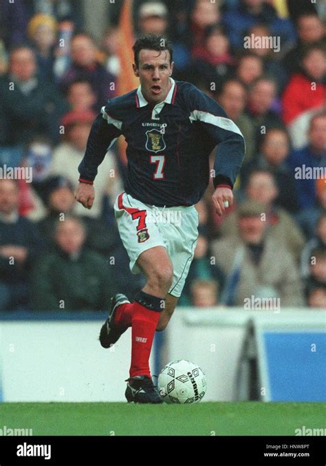 CRAIG BURLEY SCOTLAND & CHELSEA FC 18 November 1996 Stock Photo - Alamy