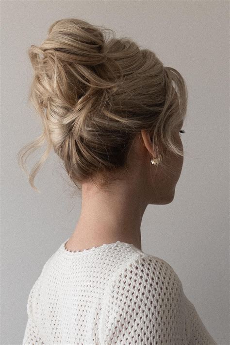 A surprising trick makes updo bridal hair stay perfect all night long 1
