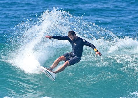 Chris Hemsworth Goes Surfing With His Super Hot Ripped Dad Craig