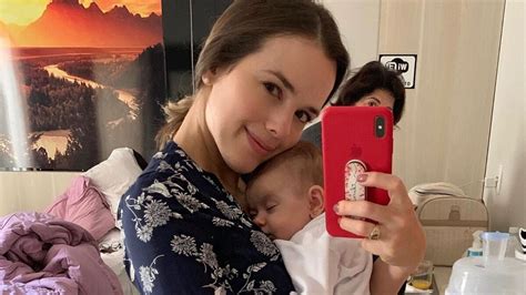 Foto Thaeme Mariôto contou que teme que a filha Liz deixe de pegar o