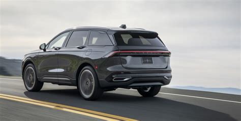 2024 Lincoln Nautilus Finalist For MotorTrend SUV Of The Year