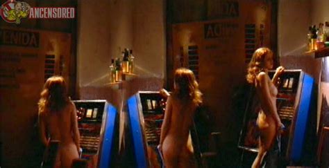 Naked Leona Cavalli In Amarelo Manga