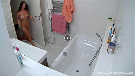 Reallifecam Leora And Paul Have Hot Blowjob Pussy Rub And Hardcore Sex After Shower In Bedroom