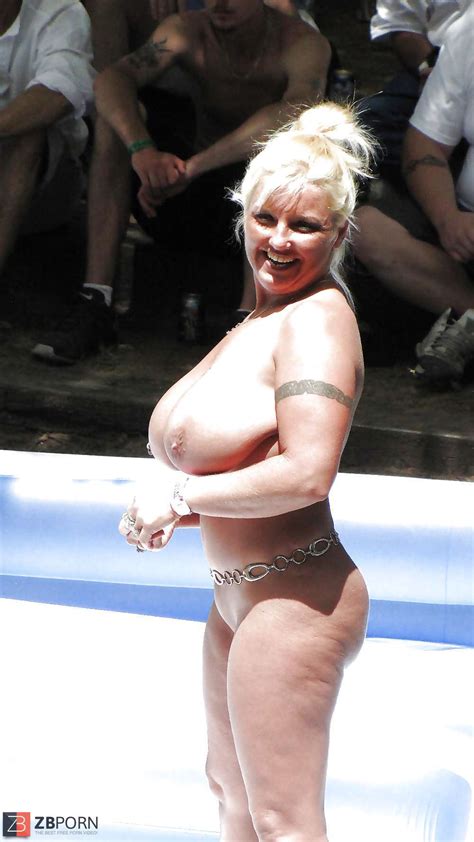 Bitches Wearing Stomach Chains ZB Porn