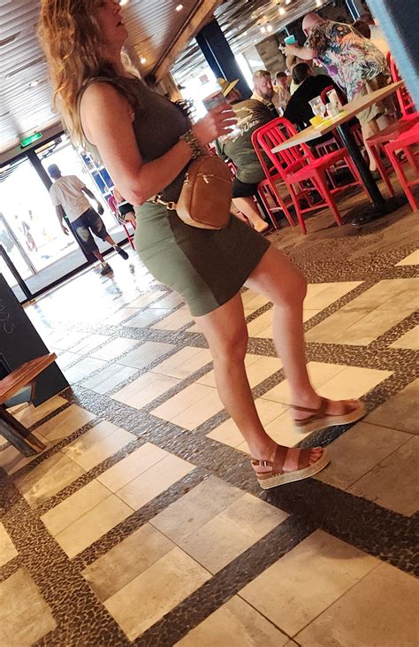 Woman In Dresses And Skirts Milf Forum