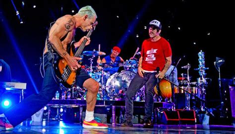 Red Hot Chili Peppers Vuelve A Interpretar Aeroplane Tras A Os
