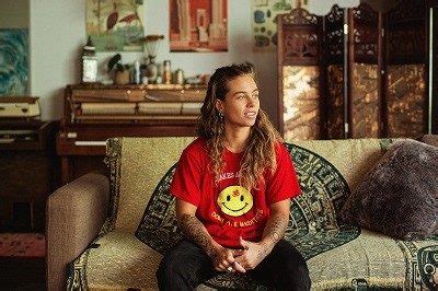 Tash Sultana New Song And Video For 'Pretty Lady' Features Clips From A World In Isolation - CURVE