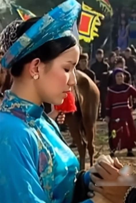 Sao N Vbiz B Ng Hot Tr L I V Nhan S C Nh Ch P C Ch Y N M Soi Profile H A Ra T Ng