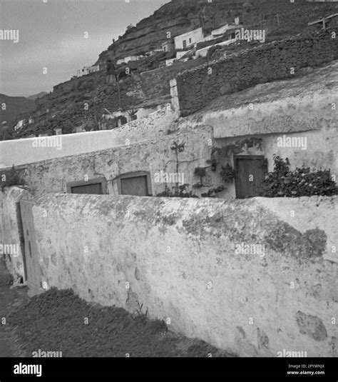 village  morocco   built   mountain  houses