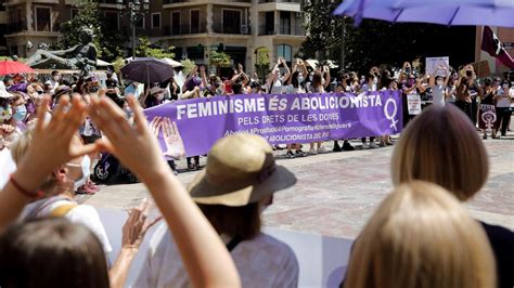 Colectivos Feministas Piden La Dimisi N De Irene Montero En Varias