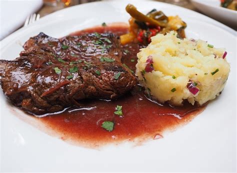 Beef Recipe Sirloin Steak With Mashed Potatoes And Red Wine Sauce Raku Advent