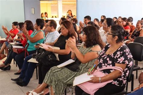 Personas Asisten A La Capacitaci N Conociendo El Autismo Radio