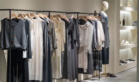 Zara (Зара) купити одяг з доставкою в Україну – Meest Shopping