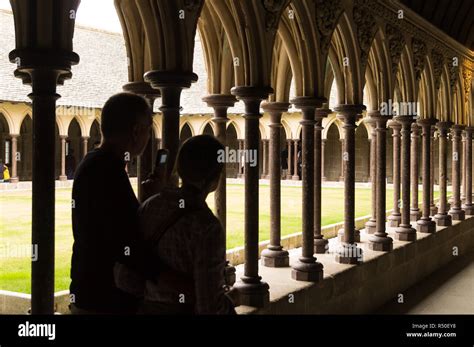 Kloster Kreuzgang Innenhof Frankreich Fotos Und Bildmaterial In Hoher