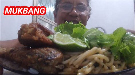 Mukbang Comendo Pescadinha Frita Peixe Salada De Alface Arroz Feij O