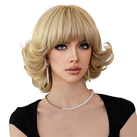 Leuke Blonde Seventies Pruik Met Speelse Krullen Onderaan Mooie Pruiken Bij PruikenPlaza