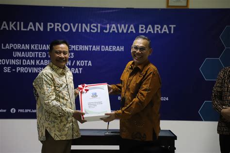 Pj Bupati Garut Serahkan Lkpd Unaudited Ke Bpk Ri Kabupaten Garut