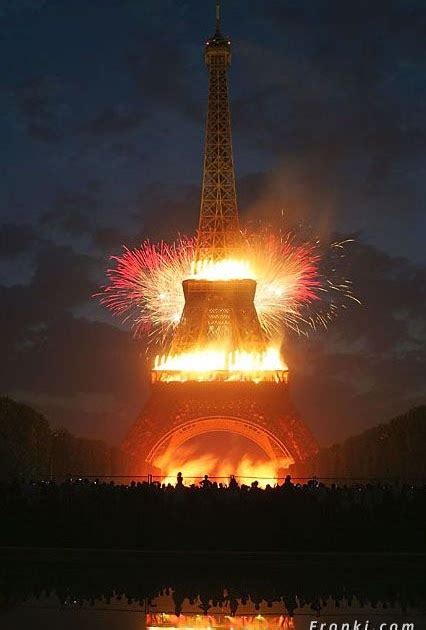 A VISUAL TREAT: Fireworks on Eiffel Tower-2