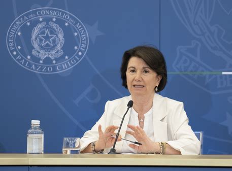 Roccella Utile Sanatoria Per Bimbi Coppie Gay Nati Finora