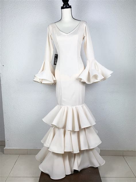 Modelo Volantes Rosa Nude Rosario Roman