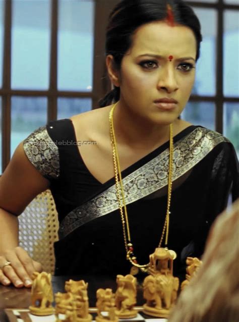 Reema Sen Hot Navel Saree Strip Vishal Tamil Movie Stills Hd Caps In 2025 Tamil Movies