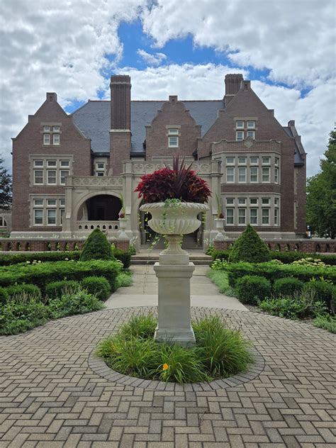 Oshkosh debates Humane Society budget cut amid outcry, negotiations