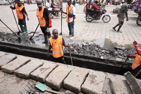 Salubrit Urbaine Linitiative De Douala Cameroun Magazine Formes