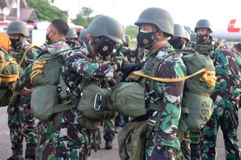 Ratusan Prajurit Paskhas Menghiasi Langit Makassar KOPASGAT KOMANDO