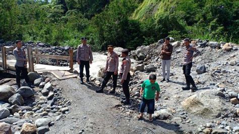 Kapolres Bener Meriah Tinjau Jembatan Putus Di Kampung Suka Jadi Karena