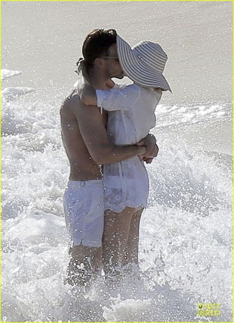 Olivia Palermo Johannes Huebl Kissing After Engagement Photo