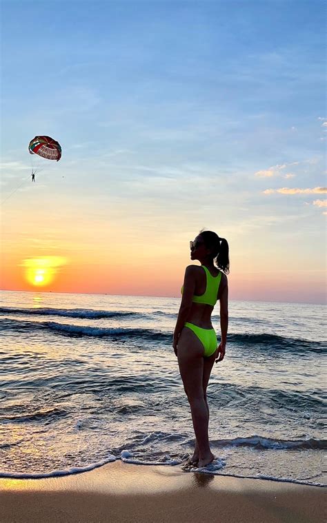 Thu Minh diện bikini khoe body nóng bỏng