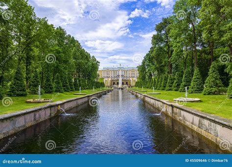 Peterhof, Russia (UNESCO World Heritage) Stock Photo - Image of golden ...