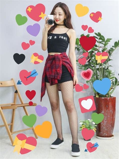 8 Hot Sexy Loona Bikini Pics