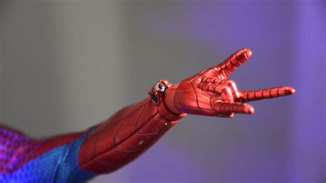 ภาพถายสนคาจรงของ Hot Toys Spider Armor MK IV Suit