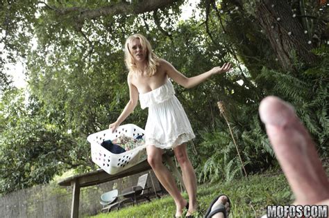 Tube Dupe Mofos Network Back Yard Voyeur Sex