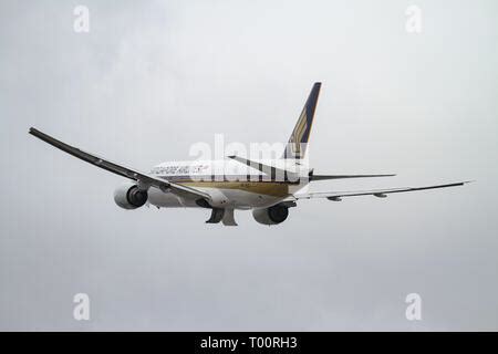 Singapore Airlines Boeing 777 212 ER 9V SVL Flight SQ351 Takes Off