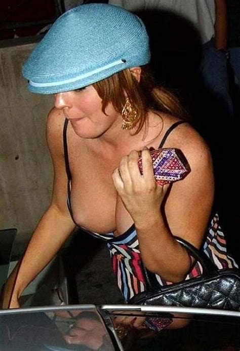 Lindsay Lohan Very Sexy Bikini And Nipple Slip Paparazzi Photos Porn Pictures Xxx Photos Sex