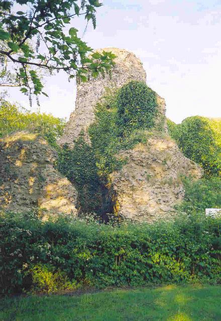 Saffron Walden Walden Castle Ruins © Trudi Barr Geograph Britain