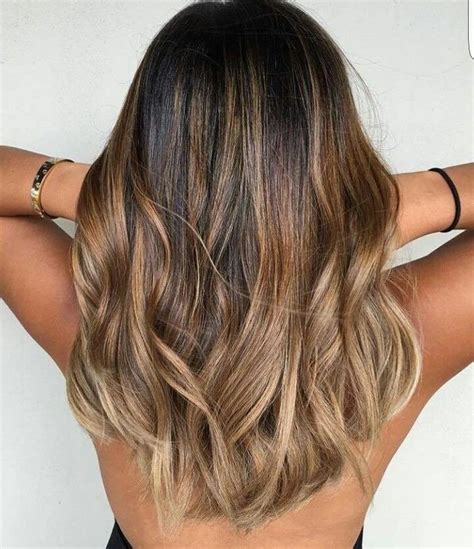 Mechas para morenas con la técnica del balayage Revista KENA México