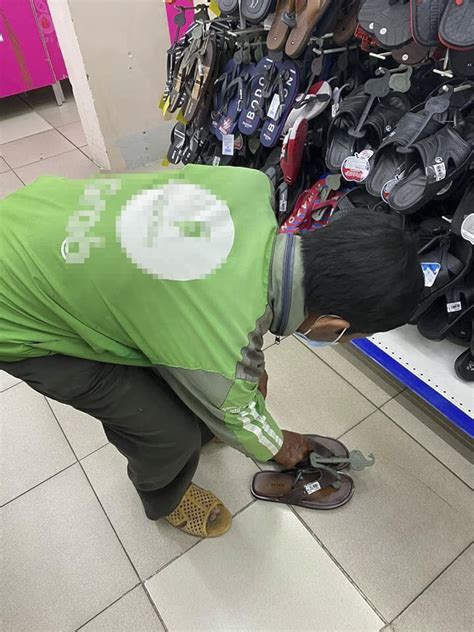 Hot girl Sài Thành khiến dân mạng cảm động khi giúp đỡ tận tình chú xe ôm khắc khổ Titanic