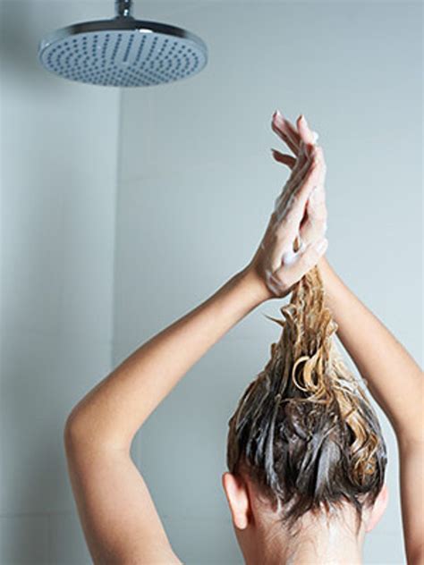 The Right Way To Wash Your Hair Yep There Is One Allure