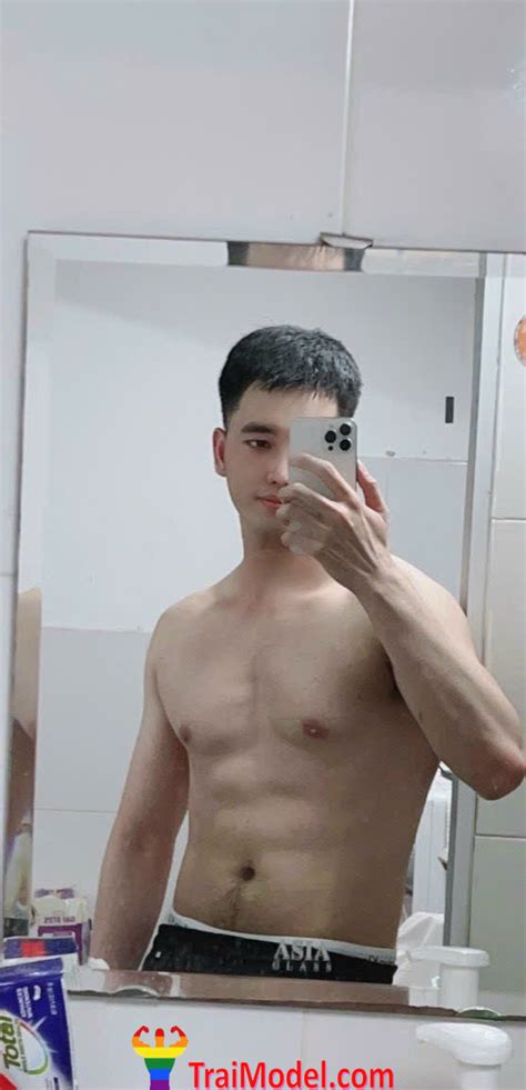 Boy gym phục vụ sex tốt ngoan ngoãn đẹp trai bú liếm rất dâm