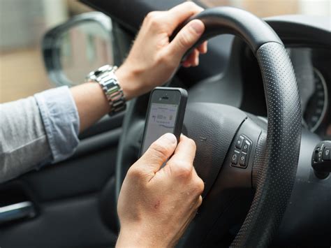 ¿cuántos Automovilistas Usan Su Celular Al Conducir En México