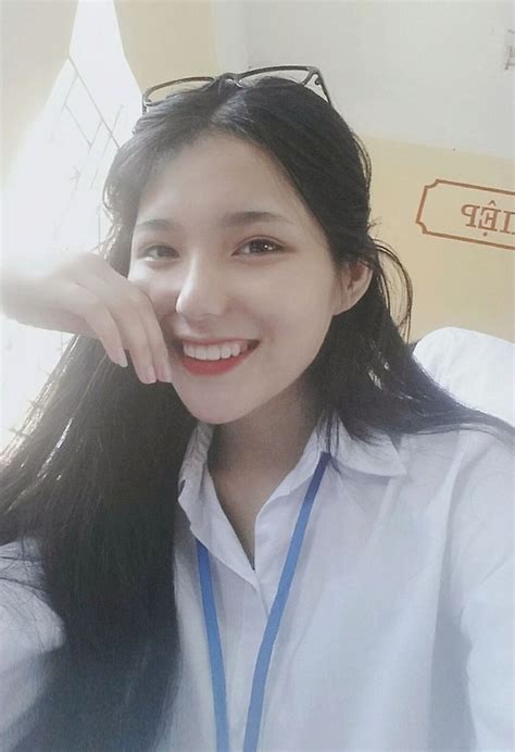 Nàng hot girl trường báo là MC thời tiết Khó nhất là học chỉ tay trên sóng truyền hình