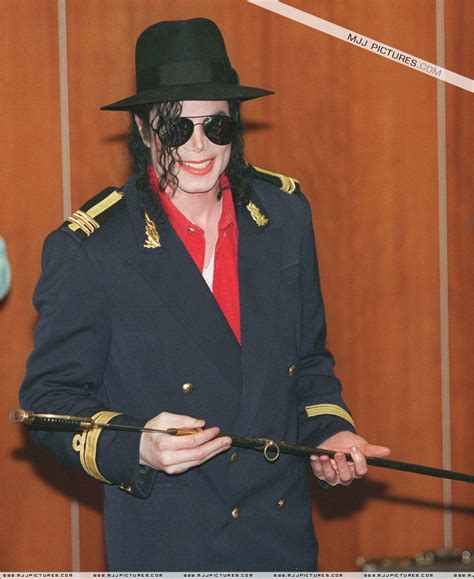 Michael Jackson images Kiss ya!!!!!!!!!!!! HD wallpaper and background